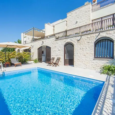 Melody M With Private Pool דירה